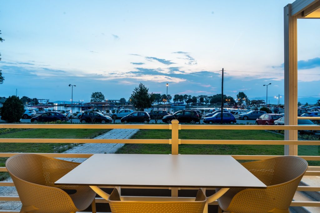 nero-suites-fanari-komotini-superior-triklino-dwmatio (1) nero-suites-fanari-komotini-superior-triklino-dwmatio