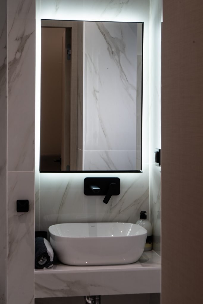 nero-suites-fanari-komotini-superior-triklino-dwmatio (13) nero-suites-fanari-komotini-superior-triklino-dwmatio