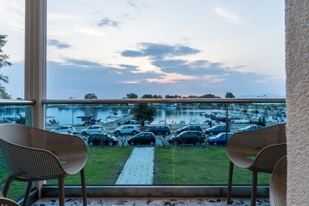nero-suites-fanari-komotini-superior-triklino-dwmatio-2-kanapedes (4) nero-suites-fanari-komotini-superior-triklino-dwmatio-2-kanapedes