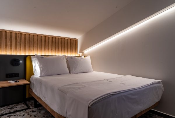 nero-suites-fanari-komotini-superior-triklino-dwmatio-2-kanapedes