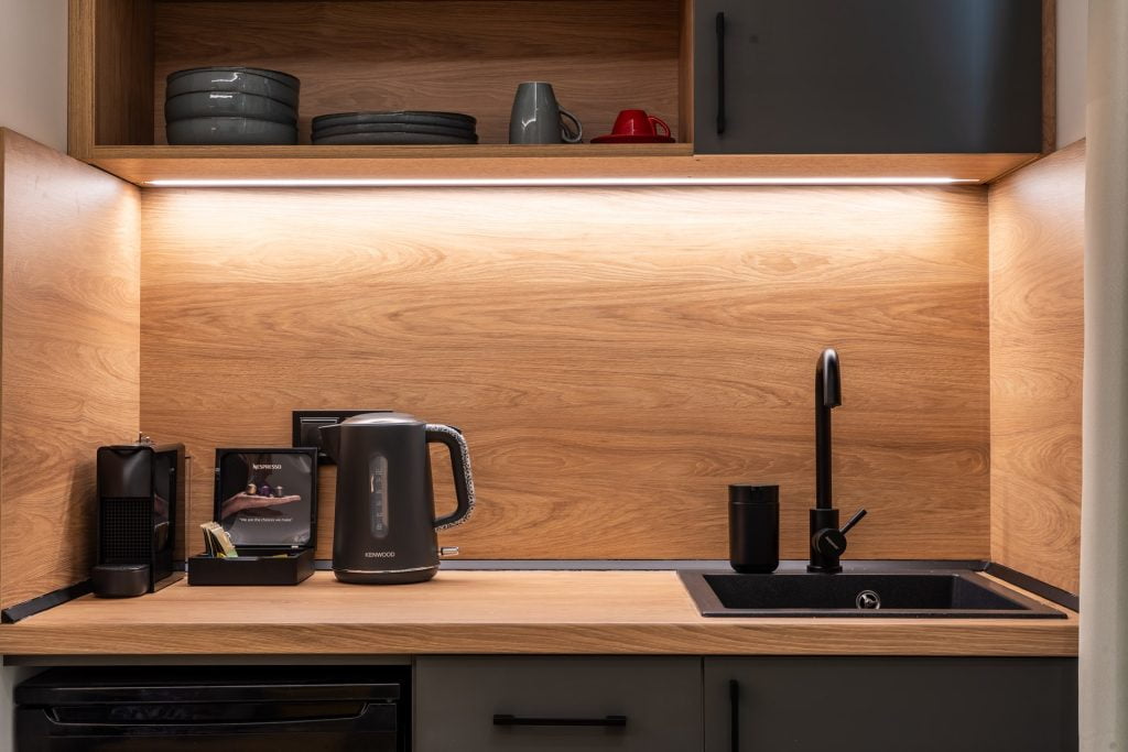 nero-suites-fanari-komotini-superior-triklino-dwmatio (8) nero-suites-fanari-komotini-superior-triklino-dwmatio