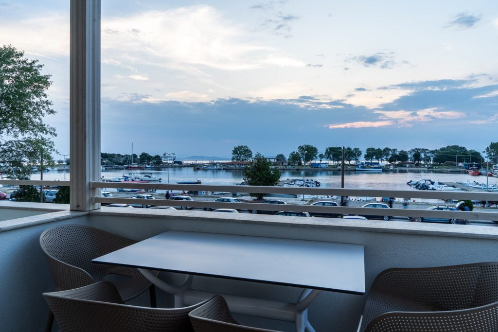 nero-suites-fanari-komotini-dwmatio-me-thea-thalassa (11) nero-suites-fanari-komotini-dwmatio-me-thea-thalassa (11)